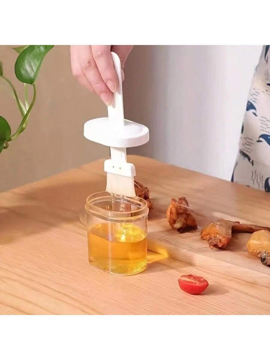 1Pc Oil Brush with Bottle, High Temperature Resistant for Home Kitchen. Can Be Used for Pancakes, Honey, Seasonings or Barbecue.