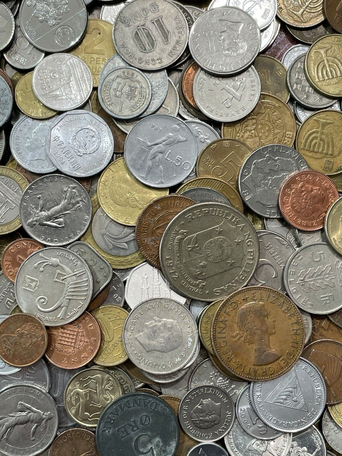 Nice Mixed Bulk Lot of 100 Assorted Worldwide Coins! Excellent Assortment!