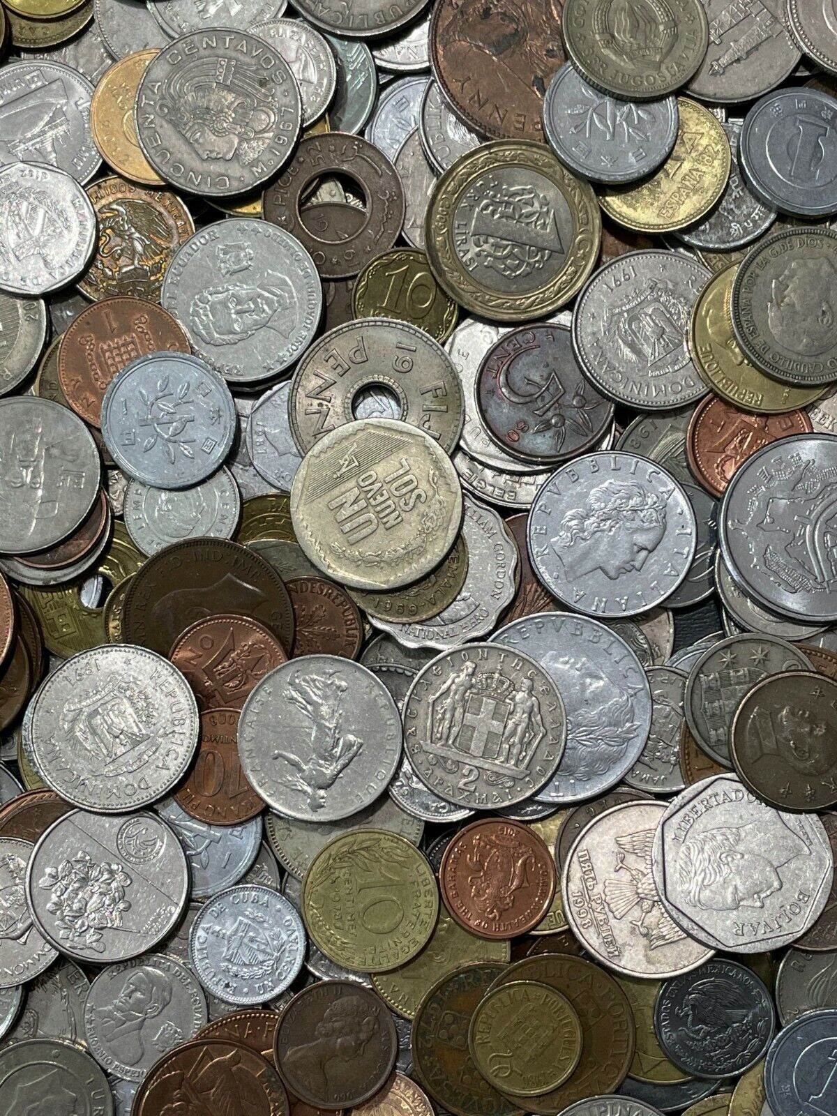 Nice Mixed Bulk Lot of 100 Assorted Worldwide Coins! Excellent Assortment!